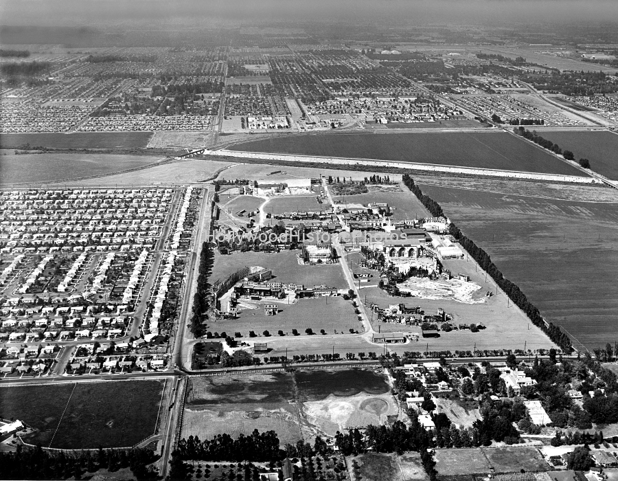 Encino 1952 RKO Ranch Burbank Blvd. and Louise Ave. copy.jpg